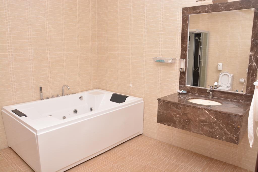 Janadriyah Suites 13 Nadinah ภายนอก รูปภาพ