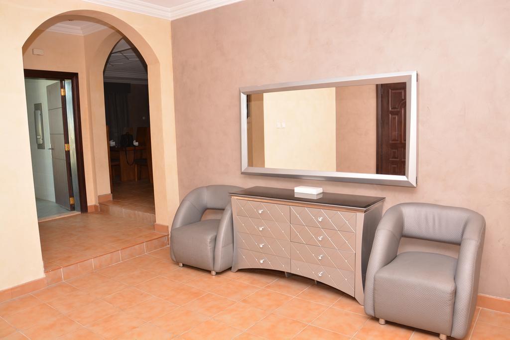 Janadriyah Suites 13 Nadinah ภายนอก รูปภาพ