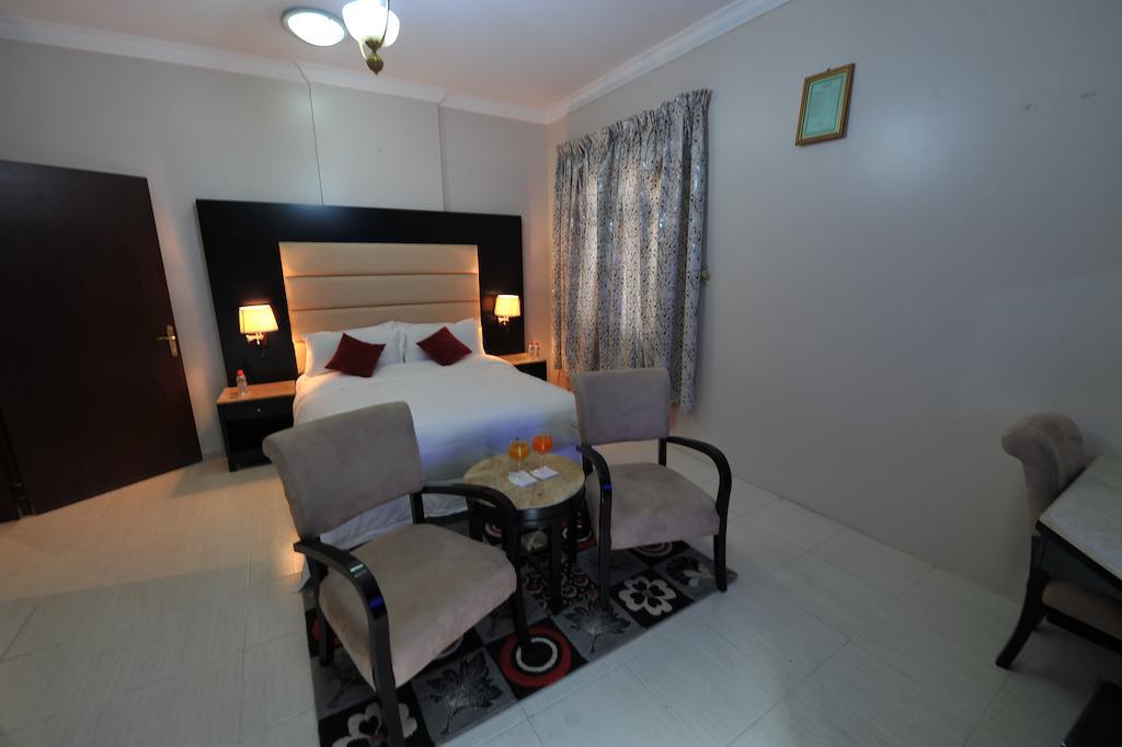 Janadriyah Suites 13 Nadinah ภายนอก รูปภาพ